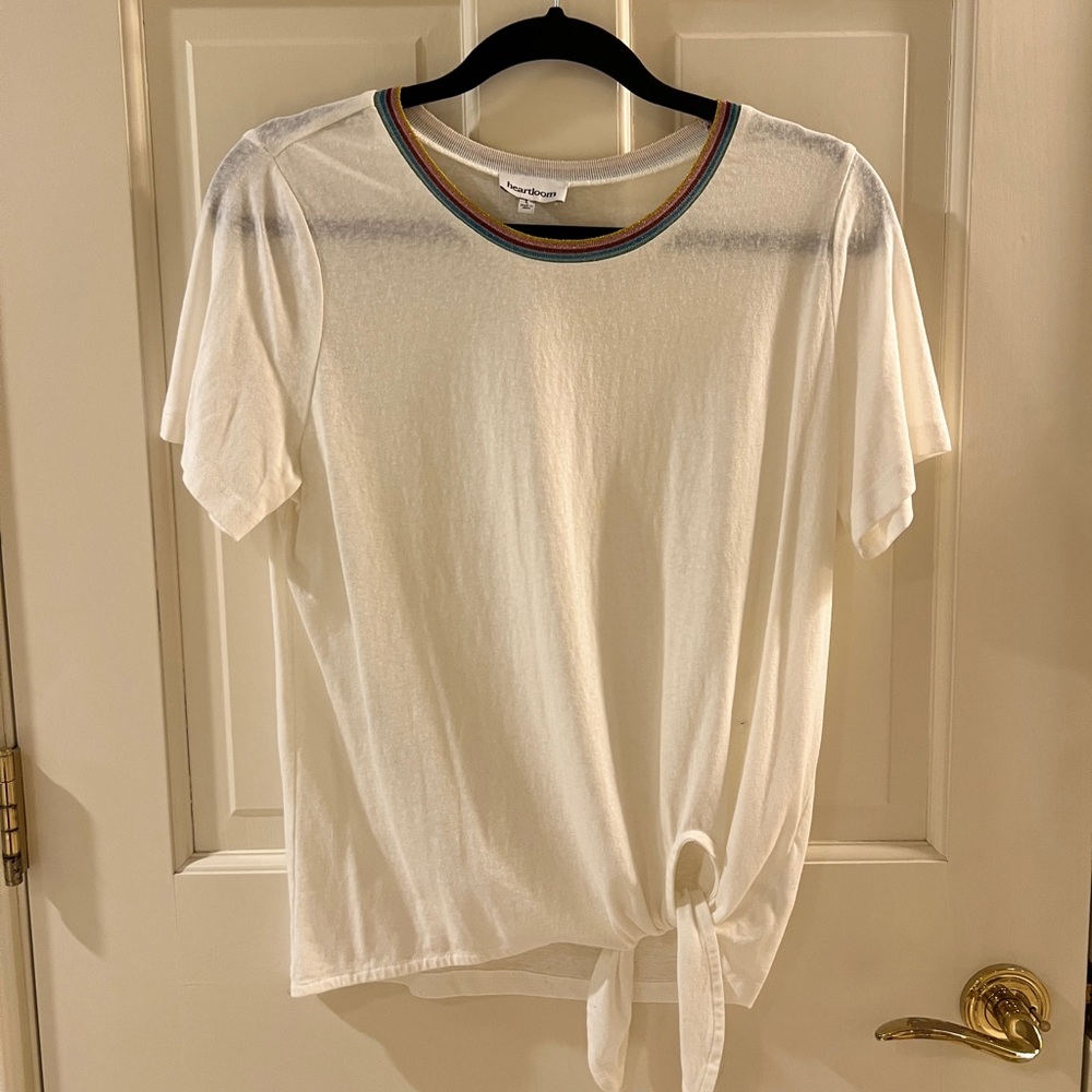 Heartloom rainbow trimmed short sleeve top